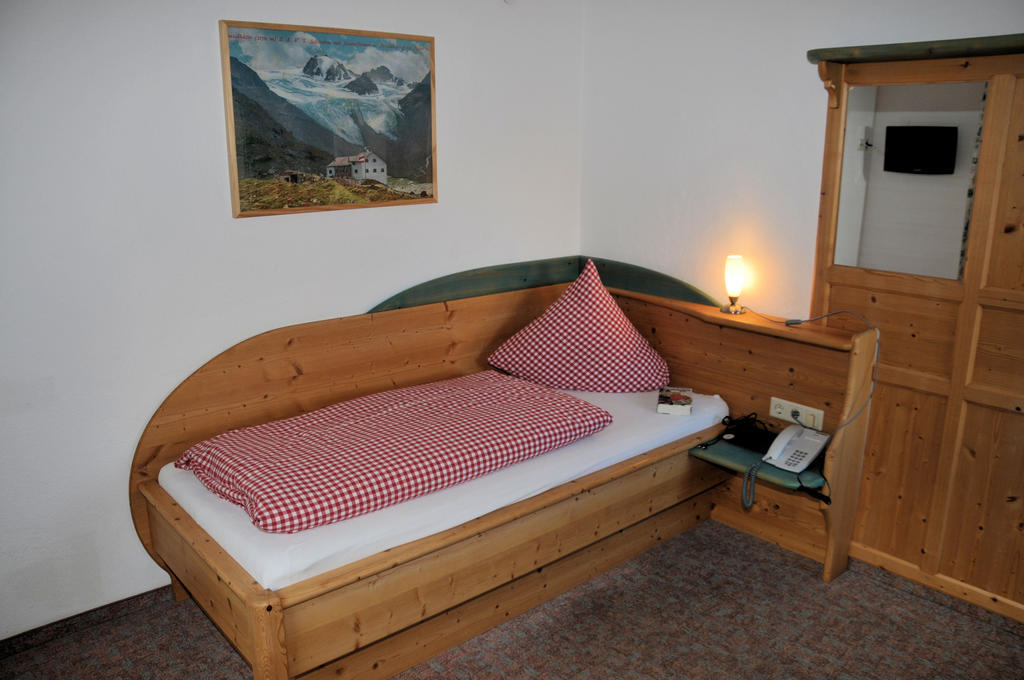 Pension Belvedere Galtur Ruang foto