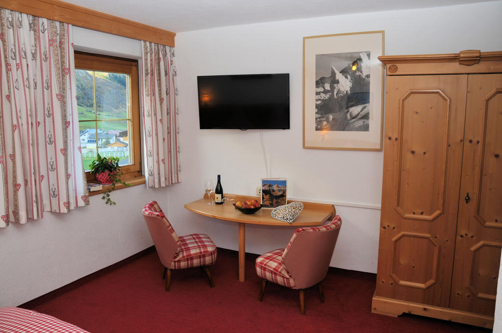 Pension Belvedere Galtur Ruang foto